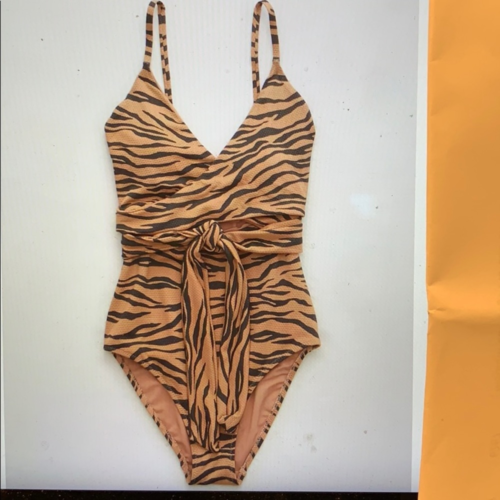 NWT American Eagle one piece animal print swimsuit